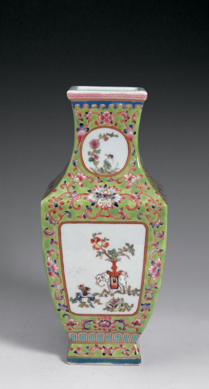 绿地粉彩缠技莲开框“太平有象”花鸟四方瓶.jpg