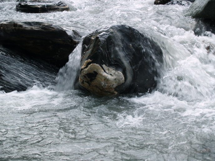 甘孜州的奇石沟 （1）i.jpg