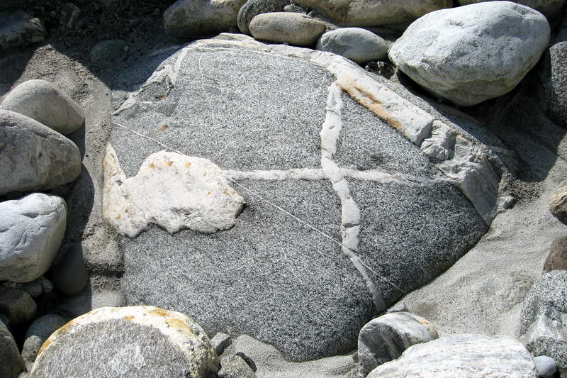 甘孜州的奇石沟 5.JPG